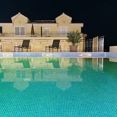 Apartment Moonlight - Two Bedroom With Sea View Balcony And Terrace Delux Trogir