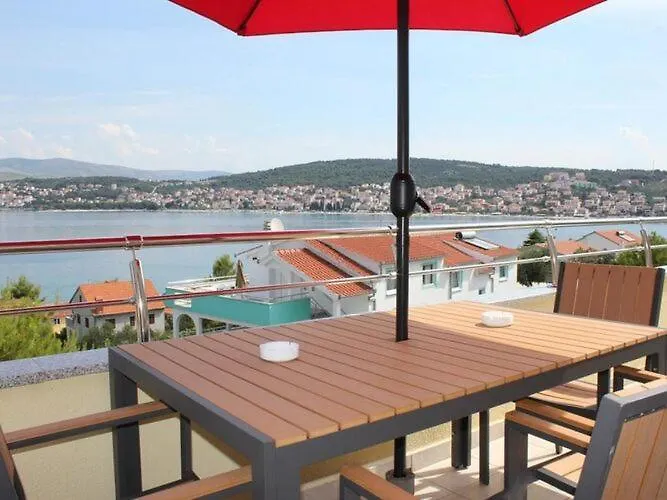 Apartment Moonlight - Two Bedroom With Sea View Balcony And Terrace Delux Trogir