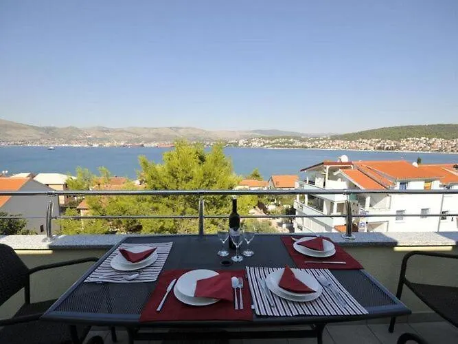 Moonlight - Two Bedroom With Sea View Balcony And Terrace Delux * 特罗吉尔
